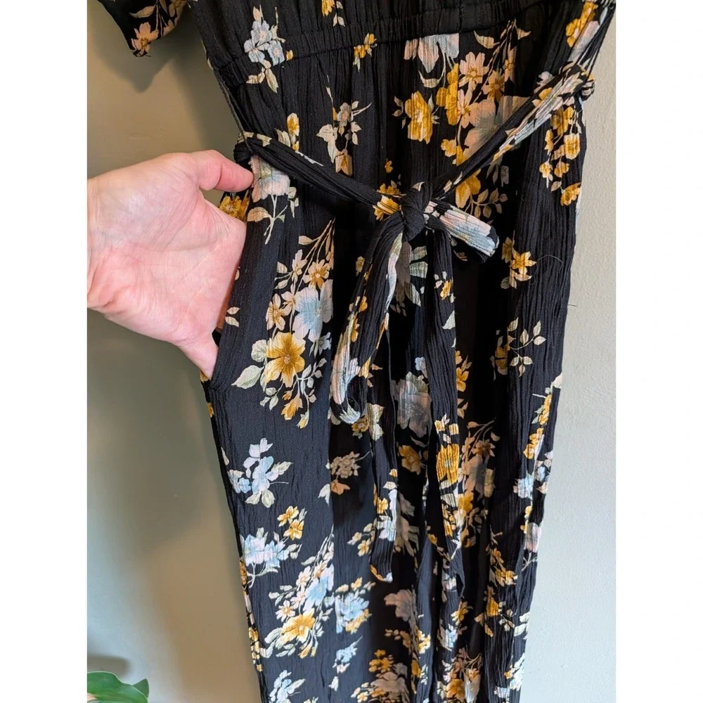 American Eagle Kimono Jumper Black Floral Viscose Sz Med Hook-Eye Front Wide Leg